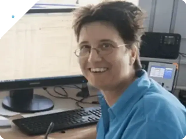 Manuela Hofmann, Administrative Leitung bei HORELEC, an ihrem Arbeitsplatz